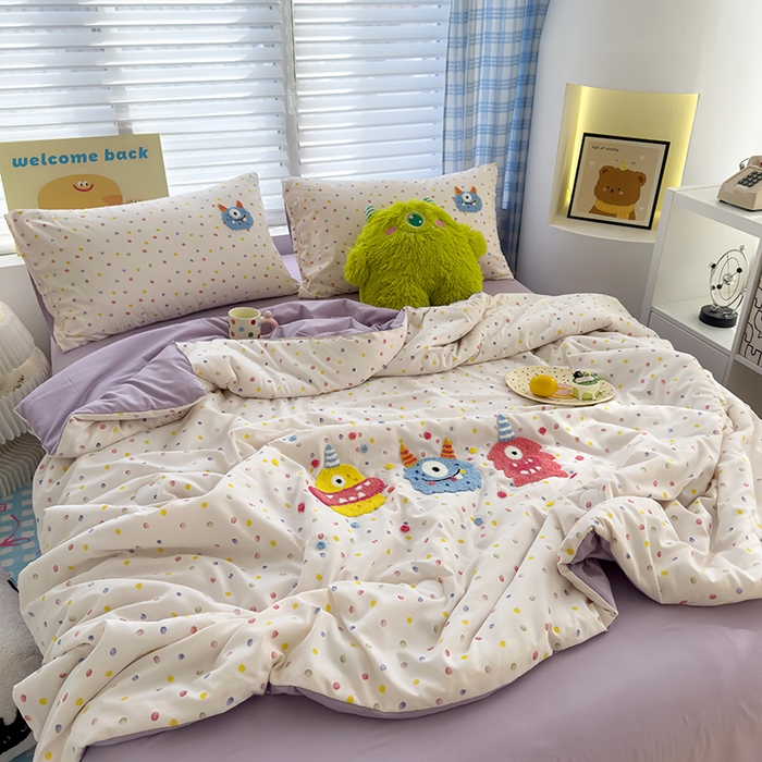 91家纺网 家纺一手货源 找家纺 曼谷家纺 2025新款水洗棉超软毛巾绣夏被直播热款 三小怪-波点紫