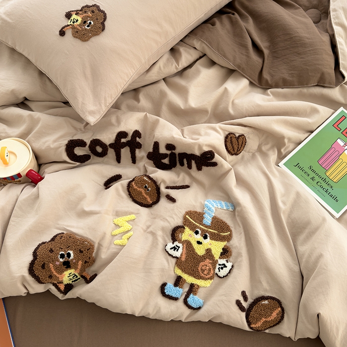 91家纺网 家纺一手货源 找家纺 曼谷家纺 2025新款水洗棉超软毛巾绣夏被直播热款 咖啡时光-奶咖