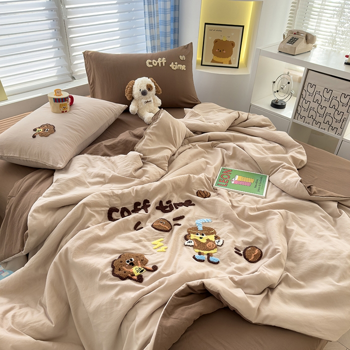 91家纺网 家纺一手货源 找家纺 曼谷家纺 2025新款水洗棉超软毛巾绣夏被直播热款 咖啡时光-奶咖