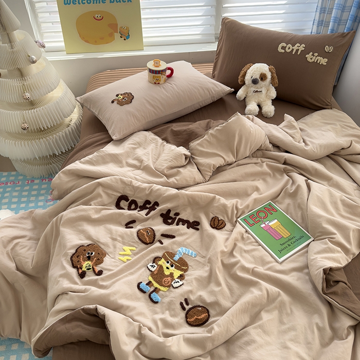 91家纺网 家纺一手货源 找家纺 曼谷家纺 2025新款水洗棉超软毛巾绣夏被直播热款 咖啡时光-奶咖