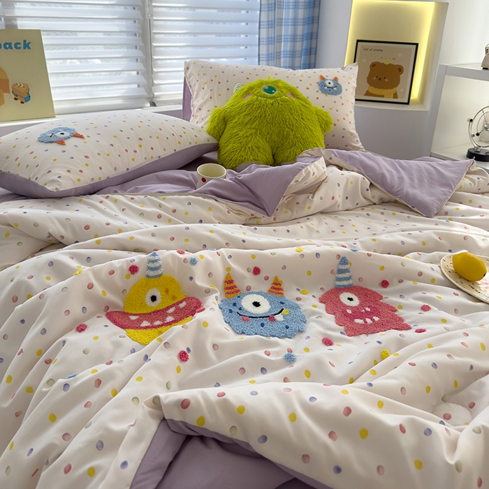 91家纺网 家纺一手货源 找家纺 曼谷家纺 2025新款水洗棉超软毛巾绣夏被直播热款 三小怪-波点紫