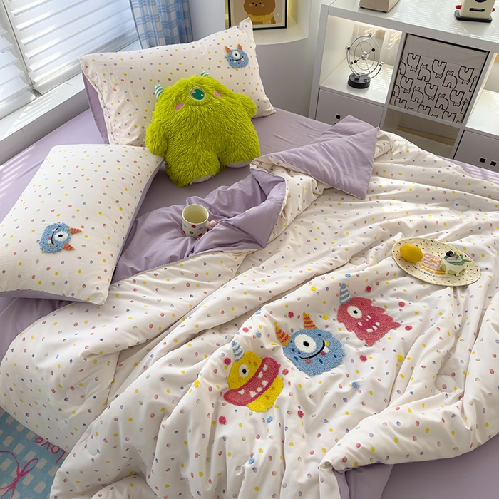 91家纺网 家纺一手货源 找家纺 曼谷家纺 2025新款水洗棉超软毛巾绣夏被直播热款 三小怪-波点紫