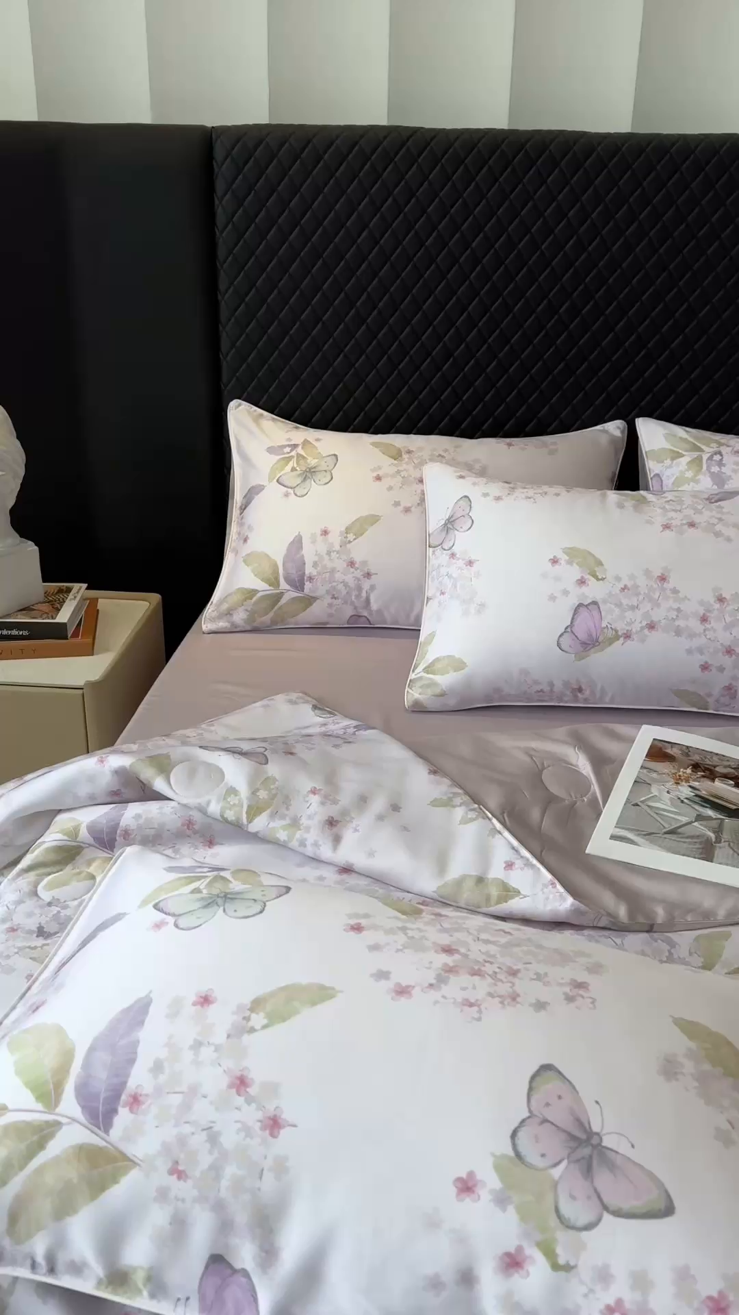 91家纺网 家纺一手货源 找家纺 芊寻家居 2025新款A类50支莱赛尔天丝数码印花夏被夏凉被空调被 蝶恋花紫