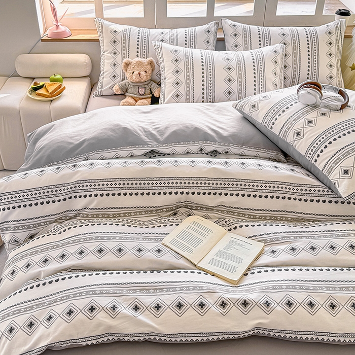 91家纺网 家纺一手货源 找家纺 芊寻家居 2025新款13372全棉印花系列四件套 广岛之恋