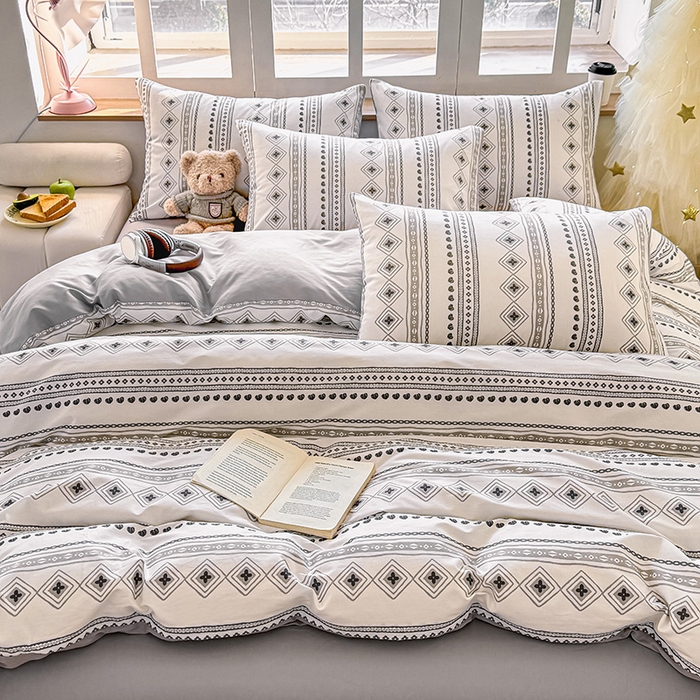 91家纺网 家纺一手货源 找家纺 芊寻家居 2025新款13372全棉印花系列四件套 广岛之恋