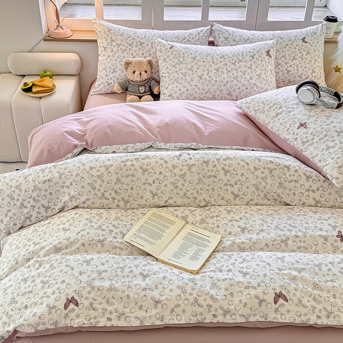 91家纺网 家纺一手货源 找家纺 芊寻家居 2025新款13372全棉印花系列四件套 幻蝶 粉