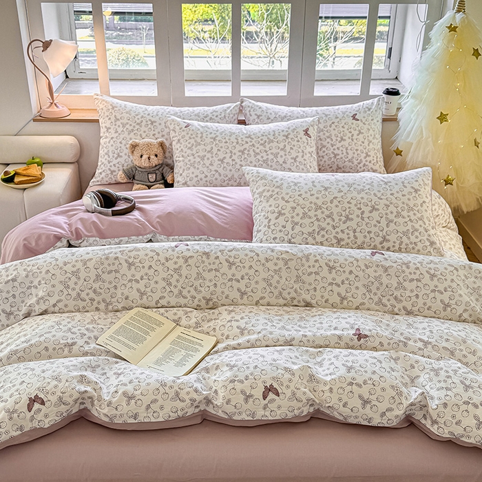 91家纺网 家纺一手货源 找家纺 芊寻家居 2025新款13372全棉印花系列四件套 幻蝶 粉