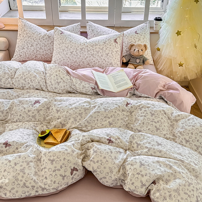 91家纺网 家纺一手货源 找家纺 芊寻家居 2025新款13372全棉印花系列四件套 幻蝶 粉