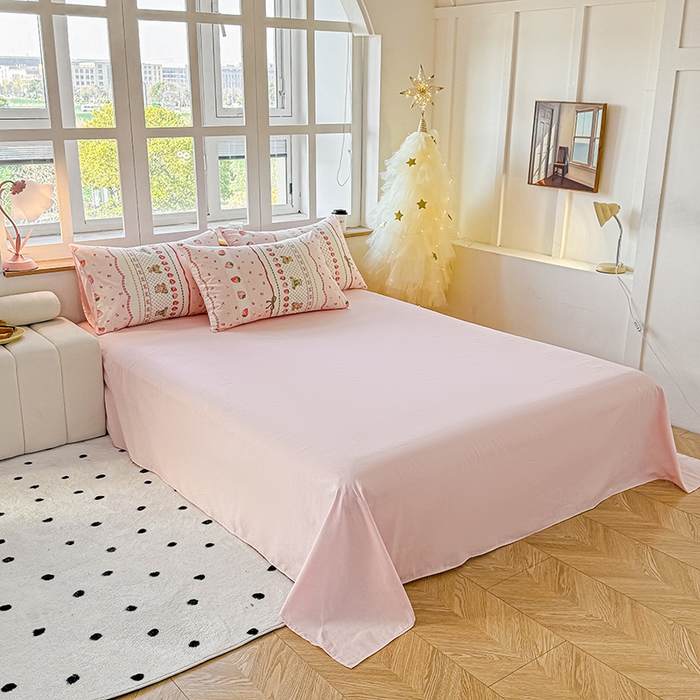 91家纺网 家纺一手货源 找家纺 芊寻家居 2025新款13372全棉印花系列单被套 草莓甜心