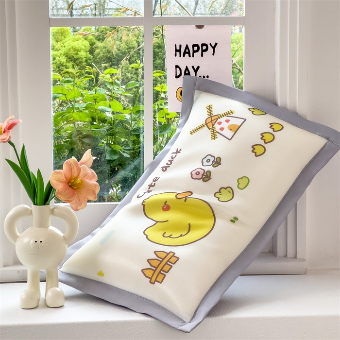 91家纺网 家纺一手货源 找家纺 兄弟坊 2025新款大版碳光冰丝儿童枕头午睡枕学生枕头枕芯幼儿园枕头枕套 冰丝枕头-从鸭探险