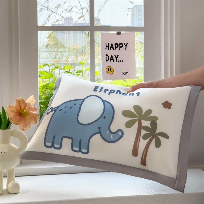 91家纺网 家纺一手货源 找家纺 兄弟坊 2025新款大版碳光冰丝儿童枕头午睡枕学生枕头枕芯幼儿园枕头枕套 冰丝枕头-丛林小象