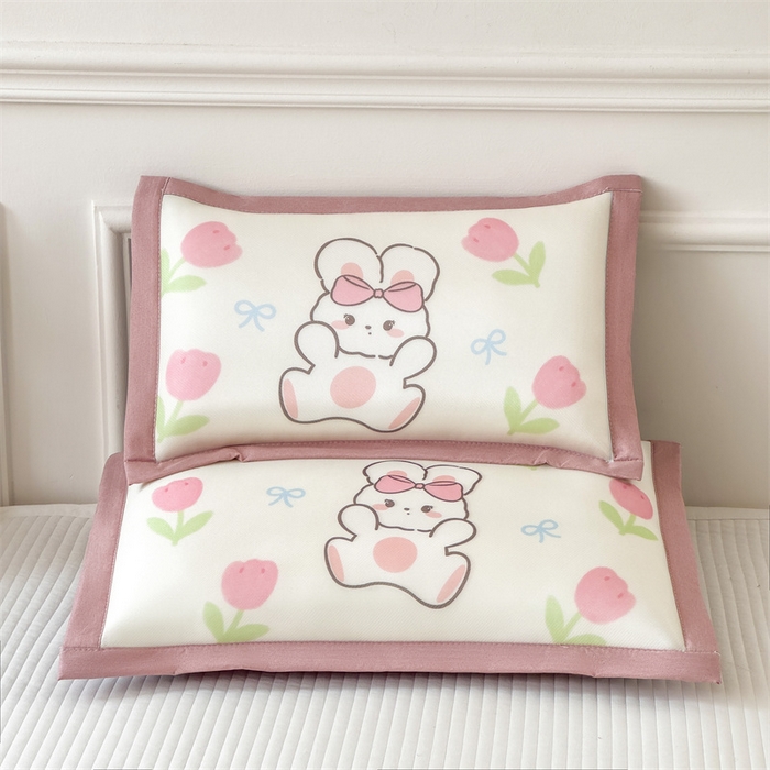 91家纺网 家纺一手货源 找家纺 兄弟坊 2025新款大版碳光冰丝儿童枕头午睡枕学生枕头枕芯幼儿园枕头枕套 冰丝枕头-花与免免