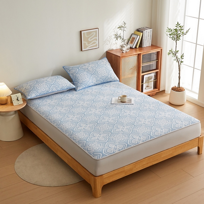 91家纺网 家纺一手货源 找家纺 梦镜家纺 2025新款A类针织双层纱床笠 花韵-薄雾蓝