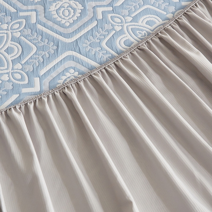 91家纺网 家纺一手货源 找家纺 梦镜家纺 2025新款A类针织双层纱床笠 花韵-薄雾蓝