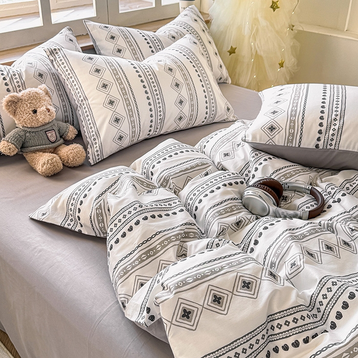 91家纺网 家纺一手货源 找家纺 芊寻家居 2025新款13372全棉印花系列单枕套 广岛之恋