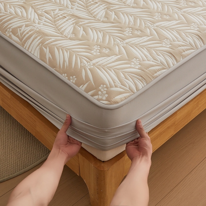 91家纺网 家纺一手货源 找家纺 梦镜家纺 2025新款A类针织双层纱床笠 细叶-浅咖色