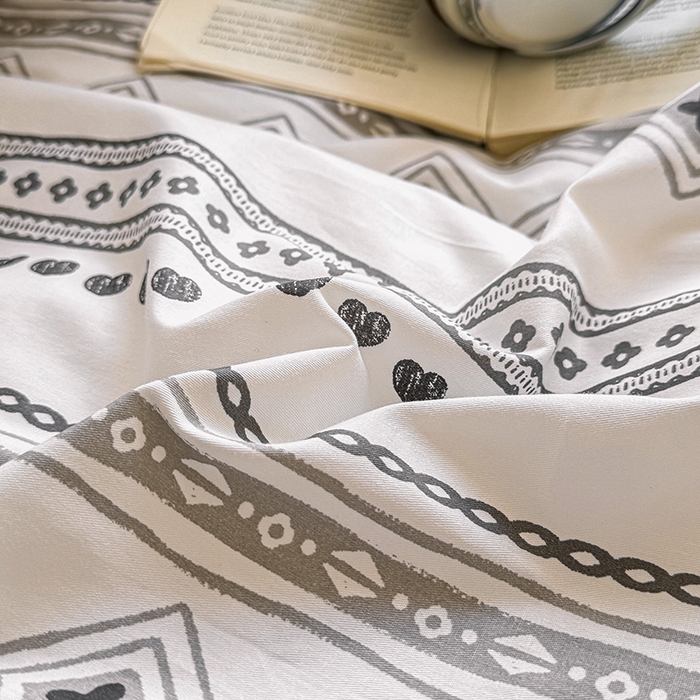 91家纺网 家纺一手货源 找家纺 芊寻家居 2025新款13372全棉印花系列单枕套 广岛之恋