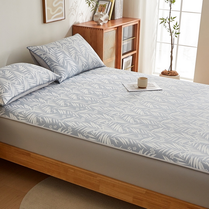 91家纺网 家纺一手货源 找家纺 梦镜家纺 2025新款A类针织双层纱床笠 细叶-浅蓝灰