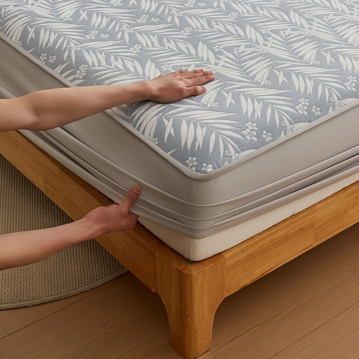 91家纺网 家纺一手货源 找家纺 梦镜家纺 2025新款A类针织双层纱床笠 细叶-浅蓝灰