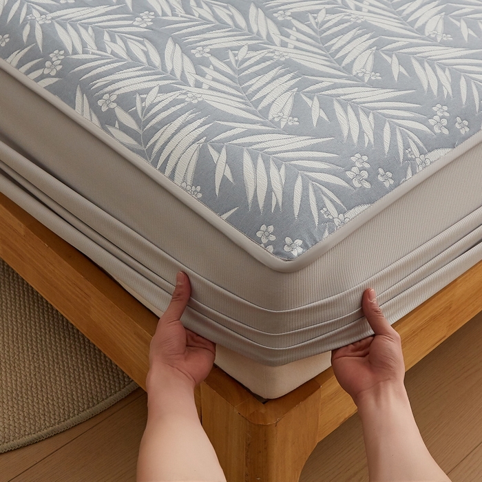 91家纺网 家纺一手货源 找家纺 梦镜家纺 2025新款A类针织双层纱床笠 细叶-浅蓝灰