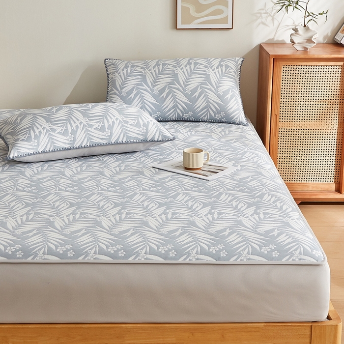 91家纺网 家纺一手货源 找家纺 梦镜家纺 2025新款A类针织双层纱床笠 细叶-浅蓝灰