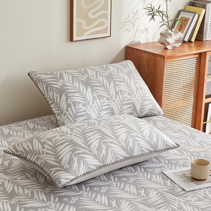 91家纺网 家纺一手货源 找家纺 梦镜家纺 2025新款A类针织双层纱床笠 细叶-雅致灰