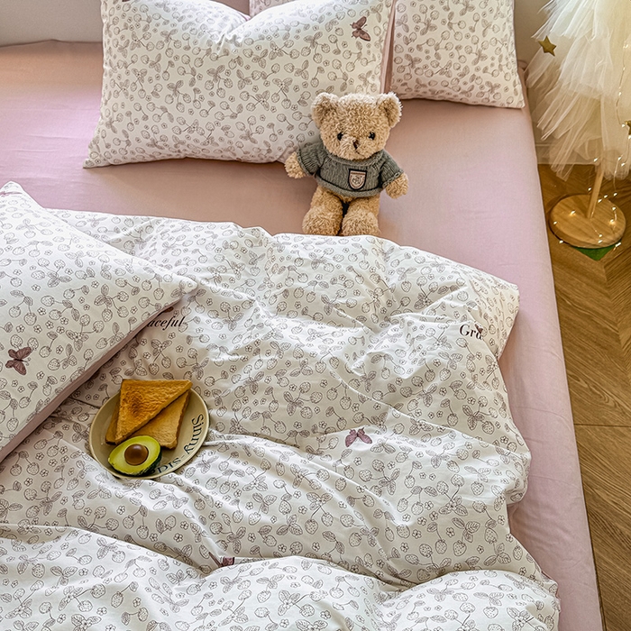 91家纺网 家纺一手货源 找家纺 芊寻家居 2025新款13372全棉印花系列单枕套 幻蝶 粉