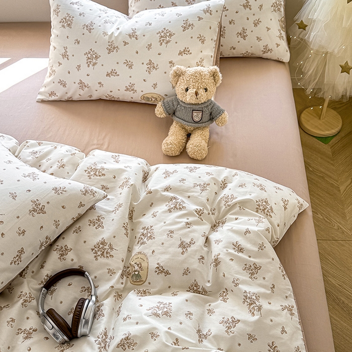 91家纺网 家纺一手货源 找家纺 芊寻家居 2025新款13372全棉印花系列单枕套 梦境女孩 米