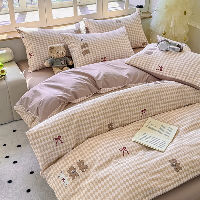 91家纺网 家纺一手货源 找家纺 芊寻家居 2025新款13372全棉印花系列单枕套 小熊日记 棕