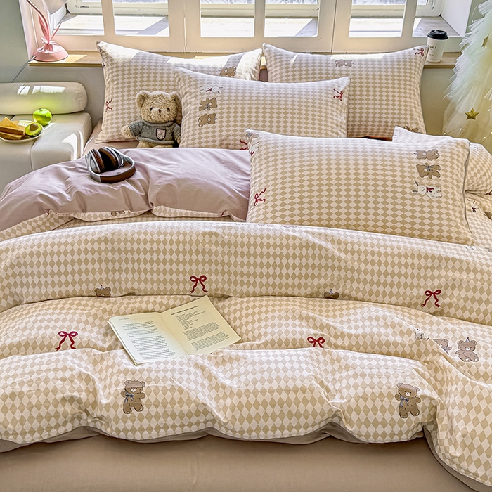 91家纺网 家纺一手货源 找家纺 芊寻家居 2025新款13372全棉印花系列单枕套 小熊日记 棕