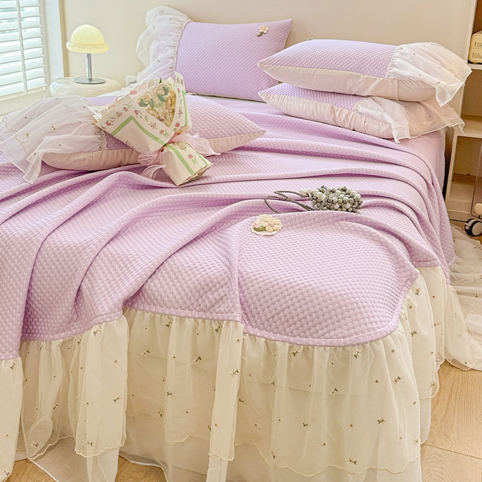 91家纺网 家纺一手货源 找家纺 蓝邻家纺 2025春夏新款PE提花雪纺+绣花花边凉席席子 夏花-紫