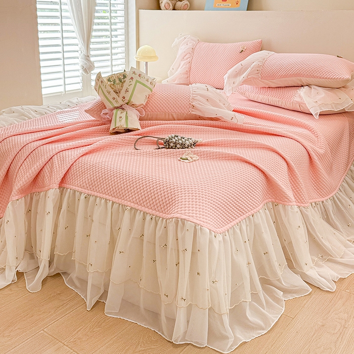 91家纺网 家纺一手货源 找家纺 蓝邻家纺 2025春夏新款PE提花雪纺+绣花花边凉席席子 夏花-粉