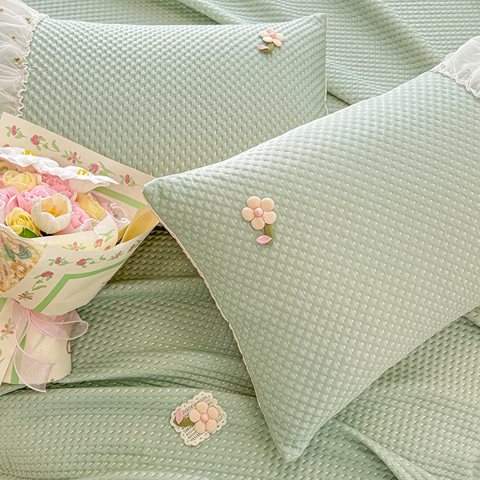 91家纺网 家纺一手货源 找家纺 蓝邻家纺 2025春夏新款PE提花雪纺+绣花花边凉席席子 夏花-绿