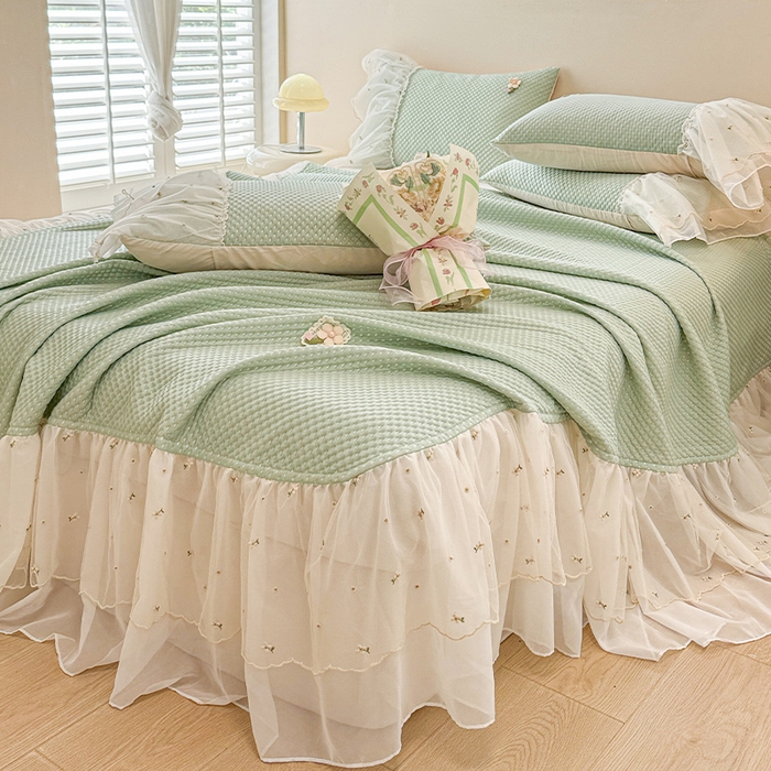 91家纺网 家纺一手货源 找家纺 蓝邻家纺 2025春夏新款PE提花雪纺+绣花花边凉席席子 夏花-绿