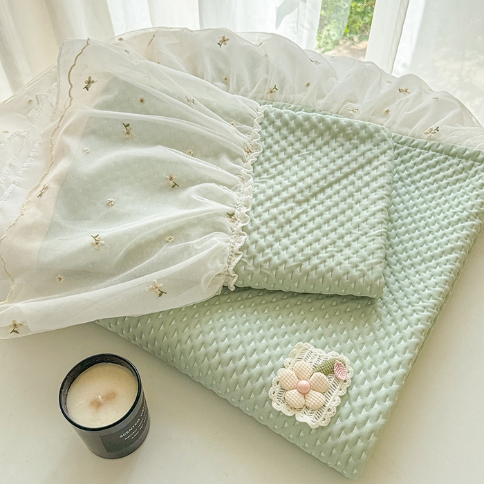 91家纺网 家纺一手货源 找家纺 蓝邻家纺 2025春夏新款PE提花雪纺+绣花花边凉席席子 夏花-绿