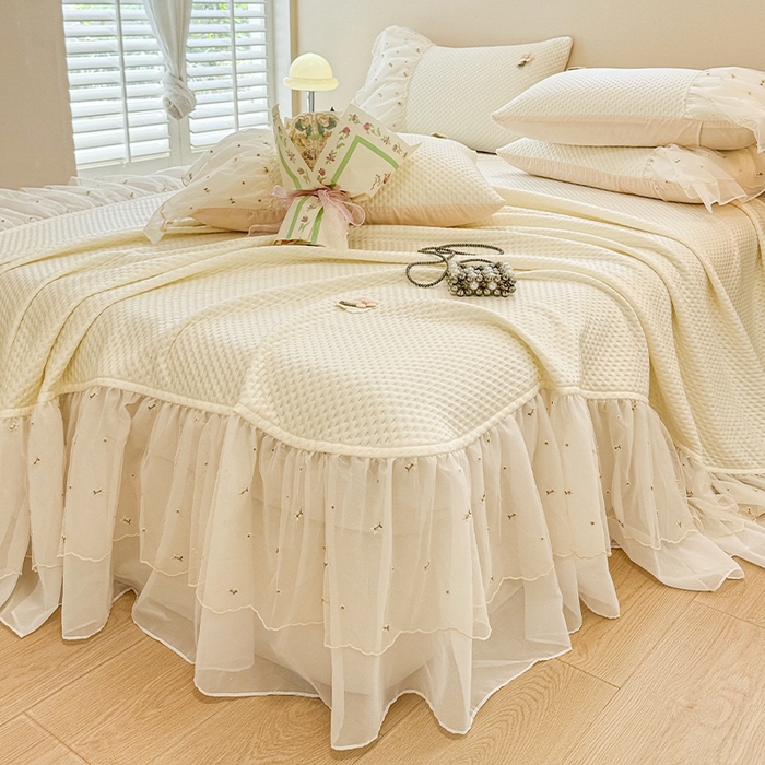 91家纺网 家纺一手货源 找家纺 蓝邻家纺 2025春夏新款PE提花雪纺+绣花花边凉席席子 夏花-米白