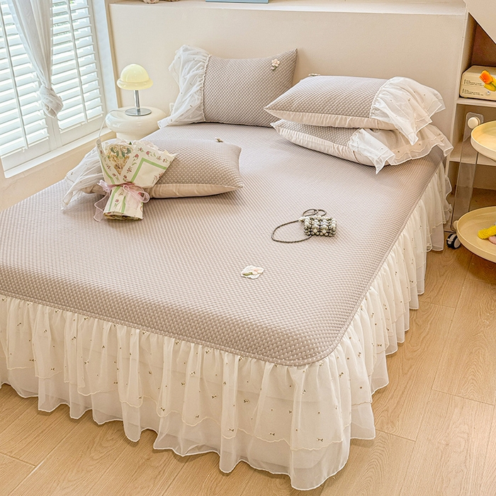 91家纺网 家纺一手货源 找家纺 蓝邻家纺 2025春夏新款PE提花雪纺+绣花花边凉席席子 夏花-米灰