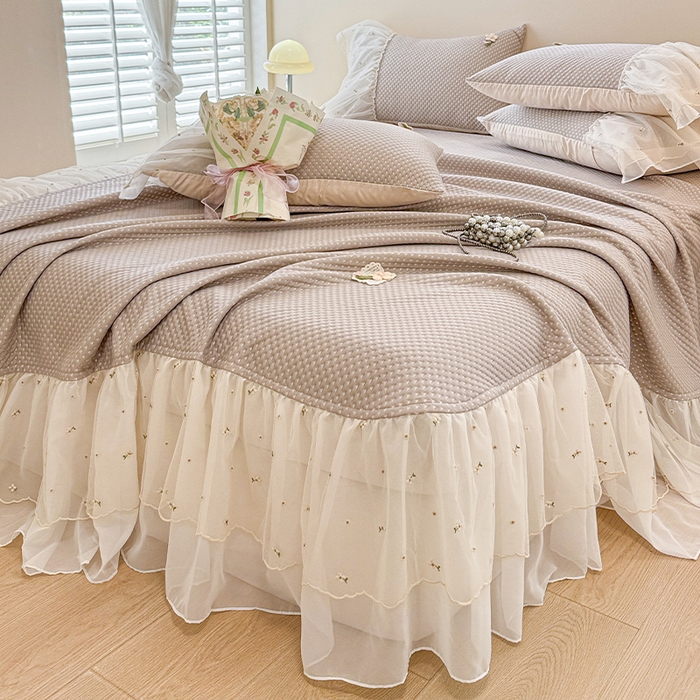 91家纺网 家纺一手货源 找家纺 蓝邻家纺 2025春夏新款PE提花雪纺+绣花花边凉席席子 夏花-米灰