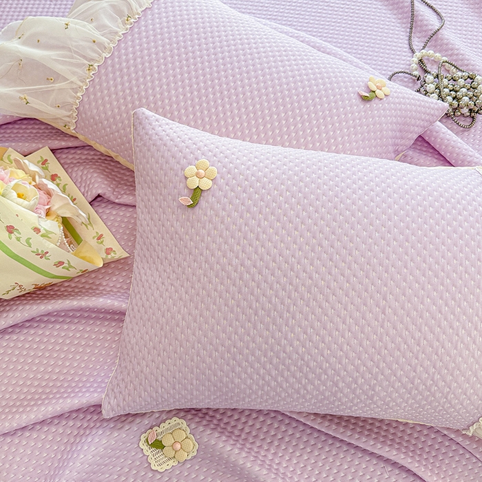 91家纺网 家纺一手货源 找家纺 蓝邻家纺 2025春夏新款PE提花雪纺+绣花花边凉席席子 夏花-紫