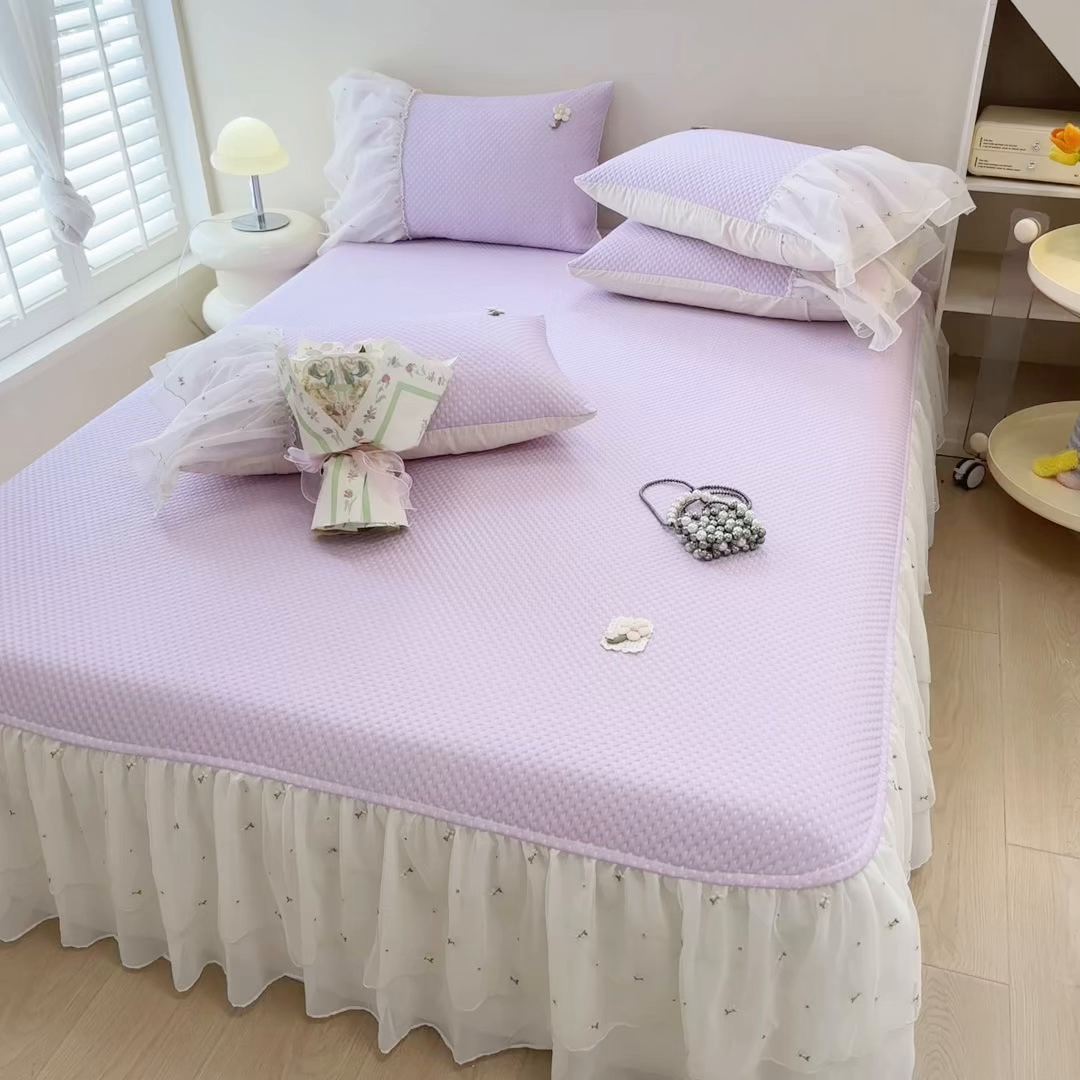 91家纺网 家纺一手货源 找家纺 蓝邻家纺 2025春夏新款PE提花雪纺+绣花花边凉席席子 夏花-紫