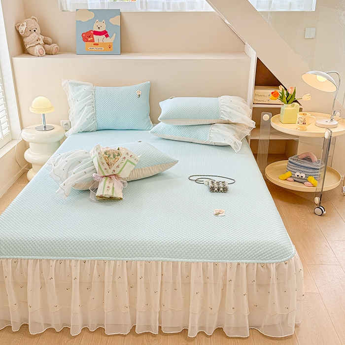 91家纺网 家纺一手货源 找家纺 蓝邻家纺 2025春夏新款PE提花雪纺+绣花花边凉席席子 夏花-蓝