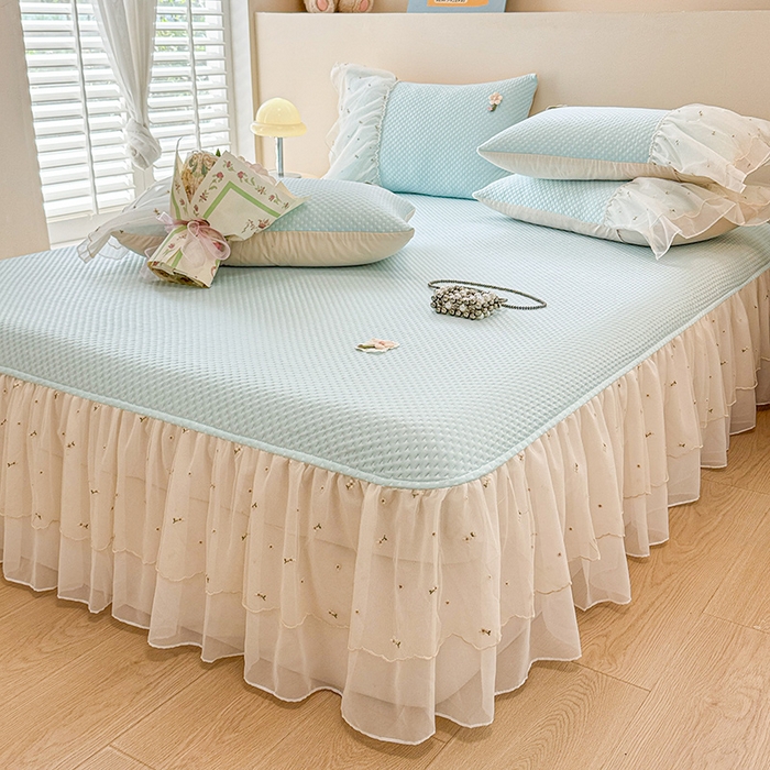 91家纺网 家纺一手货源 找家纺 蓝邻家纺 2025春夏新款PE提花雪纺+绣花花边凉席席子 夏花-蓝