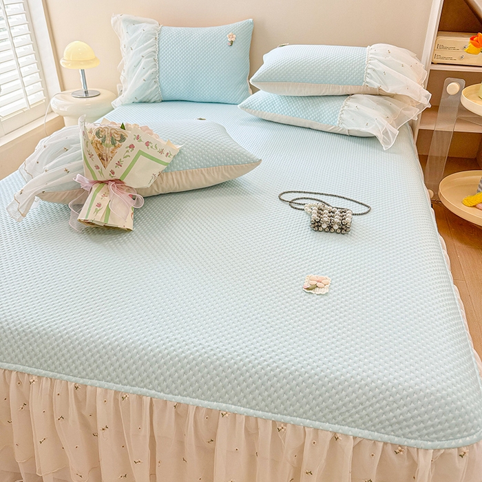 91家纺网 家纺一手货源 找家纺 蓝邻家纺 2025春夏新款PE提花雪纺+绣花花边凉席席子 夏花-蓝