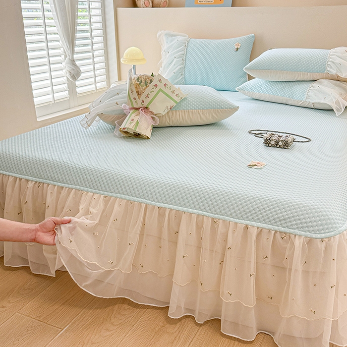 91家纺网 家纺一手货源 找家纺 蓝邻家纺 2025春夏新款PE提花雪纺+绣花花边凉席席子 夏花-蓝