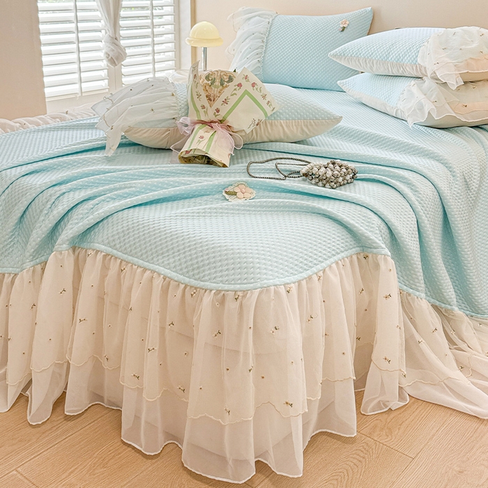 91家纺网 家纺一手货源 找家纺 蓝邻家纺 2025春夏新款PE提花雪纺+绣花花边凉席席子 夏花-蓝