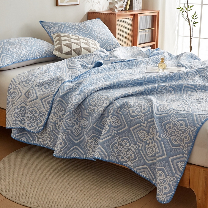 91家纺网 家纺一手货源 找家纺 梦镜家纺 2025新款A类针织双层纱盖毯毯子 花韵-薄雾蓝