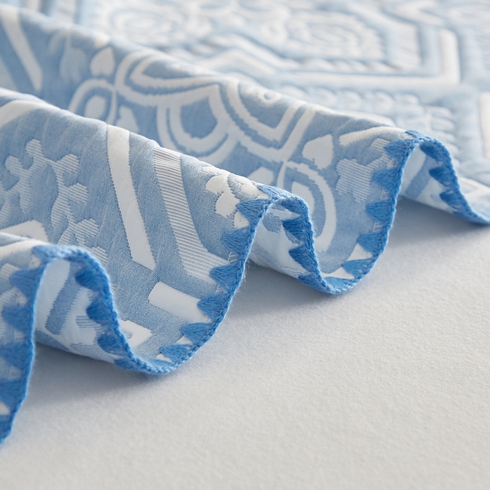 91家纺网 家纺一手货源 找家纺 梦镜家纺 2025新款A类针织双层纱盖毯毯子 花韵-薄雾蓝