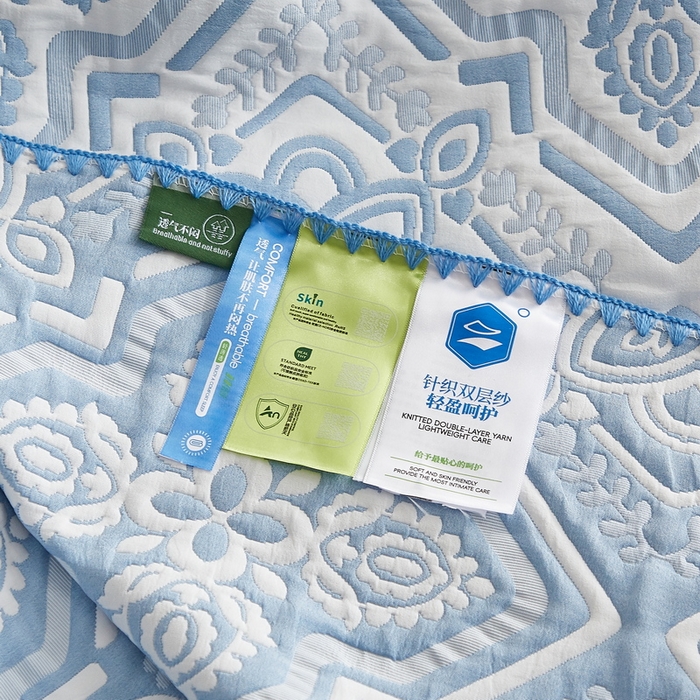 91家纺网 家纺一手货源 找家纺 梦镜家纺 2025新款A类针织双层纱盖毯毯子 花韵-薄雾蓝