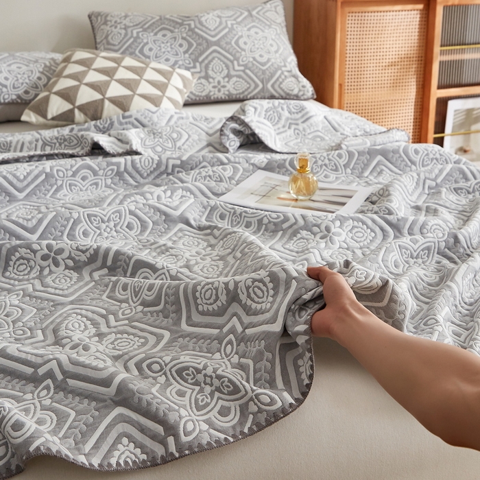 91家纺网 家纺一手货源 找家纺 梦镜家纺 2025新款A类针织双层纱盖毯毯子 花韵-淡雅灰