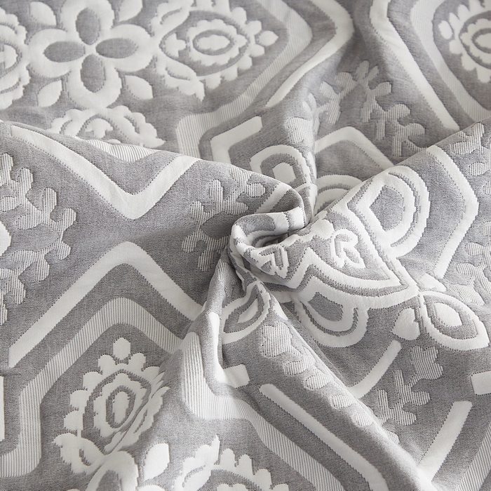 91家纺网 家纺一手货源 找家纺 梦镜家纺 2025新款A类针织双层纱盖毯毯子 花韵-淡雅灰